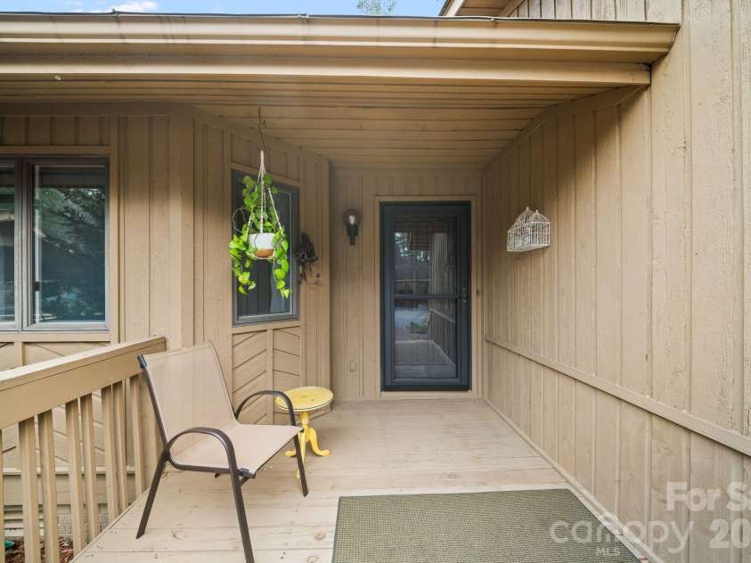 301 Scarlet Oak Lane, Hendersonville, NC 28791.  MLS# CAR4354124, YatesRealty ID 17888. 