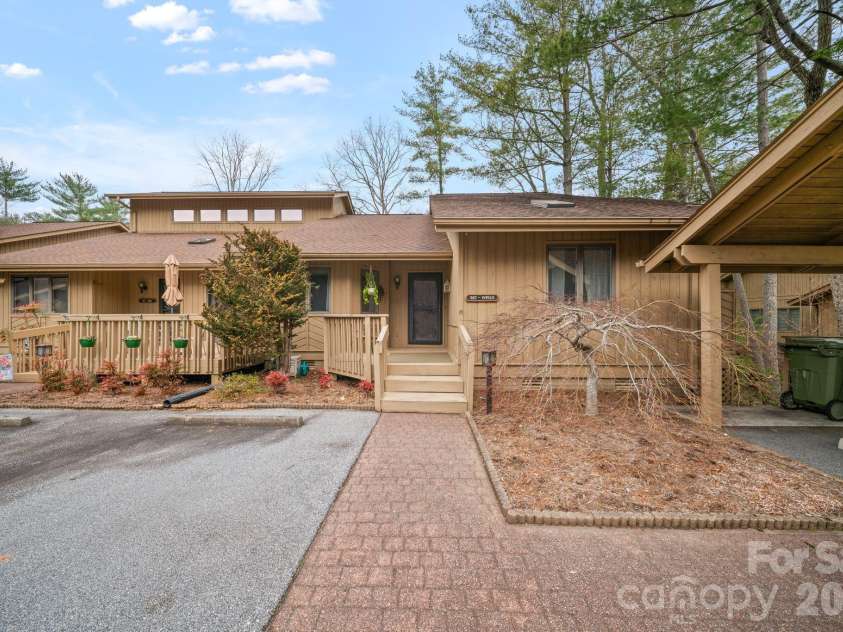 301 Scarlet Oak Lane, Hendersonville, NC 28791.  MLS# CAR4354124, YatesRealty ID 17888. 