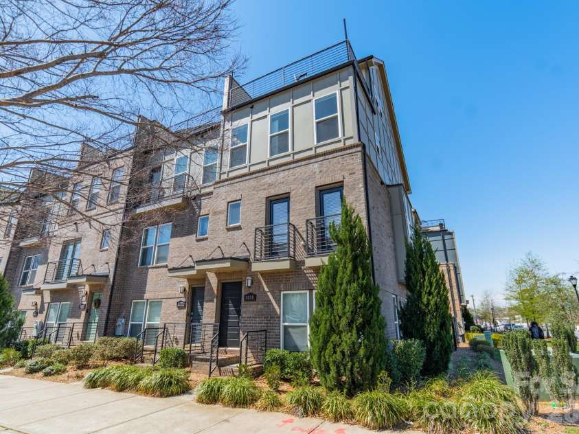 3838 Sky Haven Drive, Charlotte, NC 28209.  MLS# CAR4357626, YatesRealty ID 17889. 