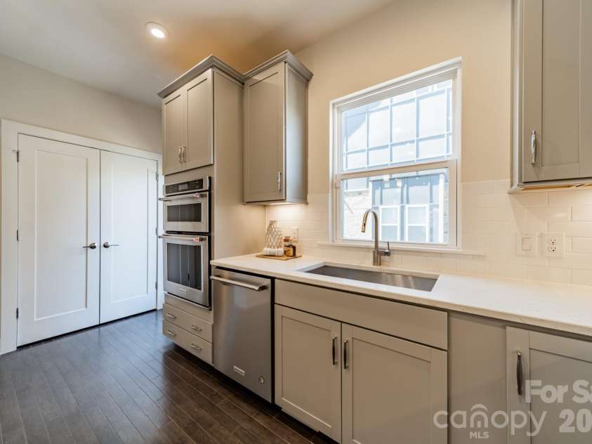 3838 Sky Haven Drive, Charlotte, NC 28209.  MLS# CAR4357626, YatesRealty ID 17889. 