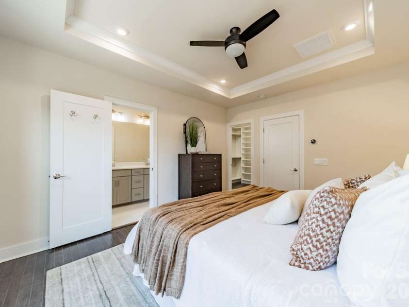 3838 Sky Haven Drive, Charlotte, NC 28209.  MLS# CAR4357626, YatesRealty ID 17889. 