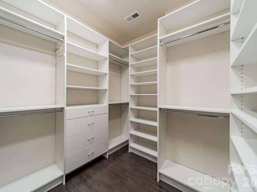3838 Sky Haven Drive, Charlotte, NC 28209.  MLS# CAR4357626, YatesRealty ID 17889. 