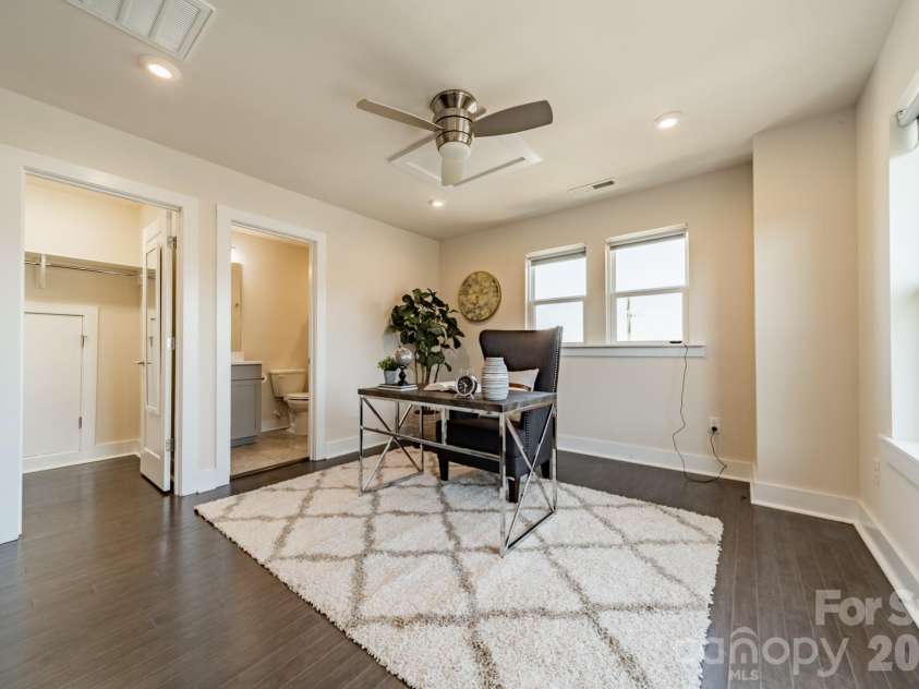 3838 Sky Haven Drive, Charlotte, NC 28209.  MLS# CAR4357626, YatesRealty ID 17889. 