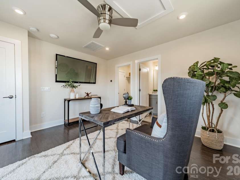 3838 Sky Haven Drive, Charlotte, NC 28209.  MLS# CAR4357626, YatesRealty ID 17889. 