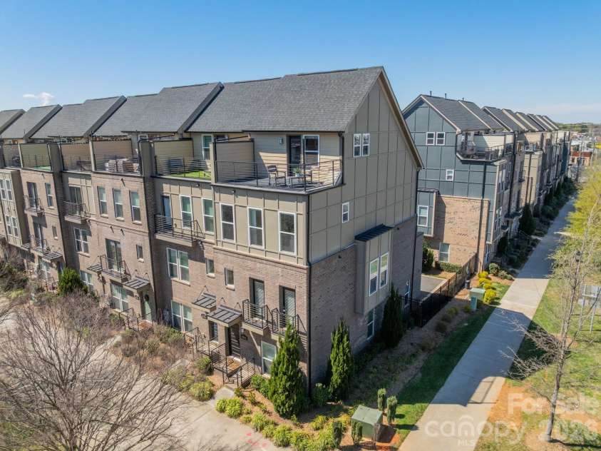 3838 Sky Haven Drive, Charlotte, NC 28209.  MLS# CAR4357626, YatesRealty ID 17889. 