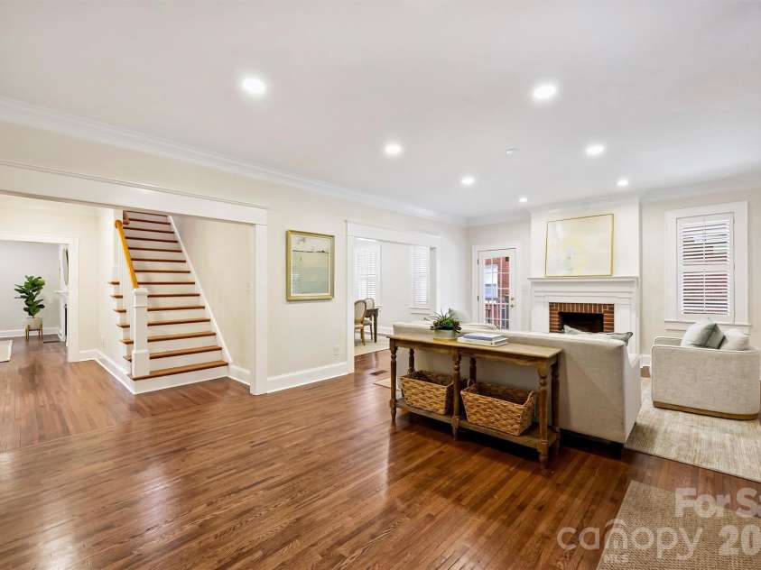 2126 Dilworth Road, Charlotte, NC 28203.  MLS# CAR4392401, YatesRealty ID 1789. 