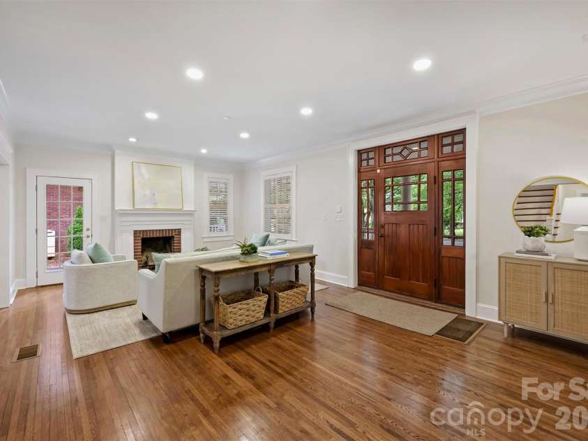 2126 Dilworth Road, Charlotte, NC 28203.  MLS# CAR4392401, YatesRealty ID 1789. 