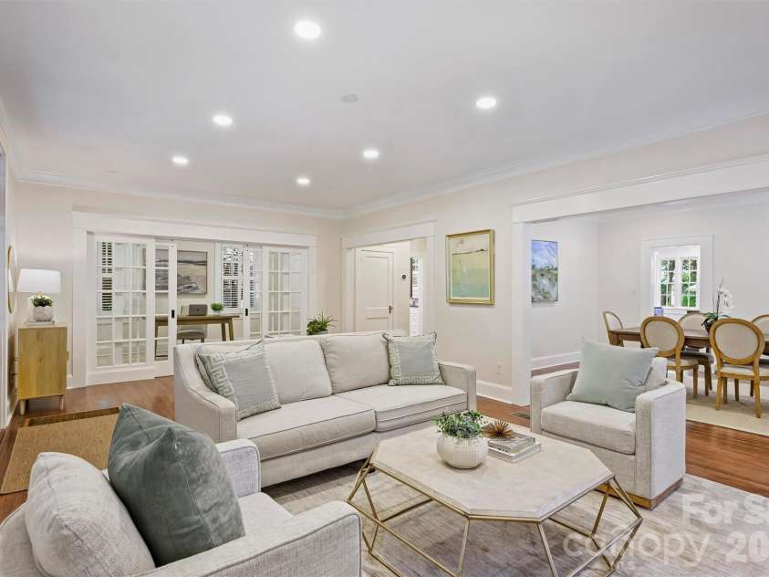 2126 Dilworth Road, Charlotte, NC 28203.  MLS# CAR4392401, YatesRealty ID 1789. 