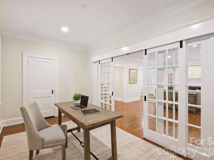 2126 Dilworth Road, Charlotte, NC 28203.  MLS# CAR4392401, YatesRealty ID 1789. 