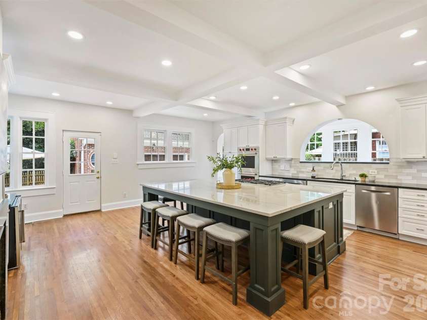 2126 Dilworth Road, Charlotte, NC 28203.  MLS# CAR4392401, YatesRealty ID 1789. 