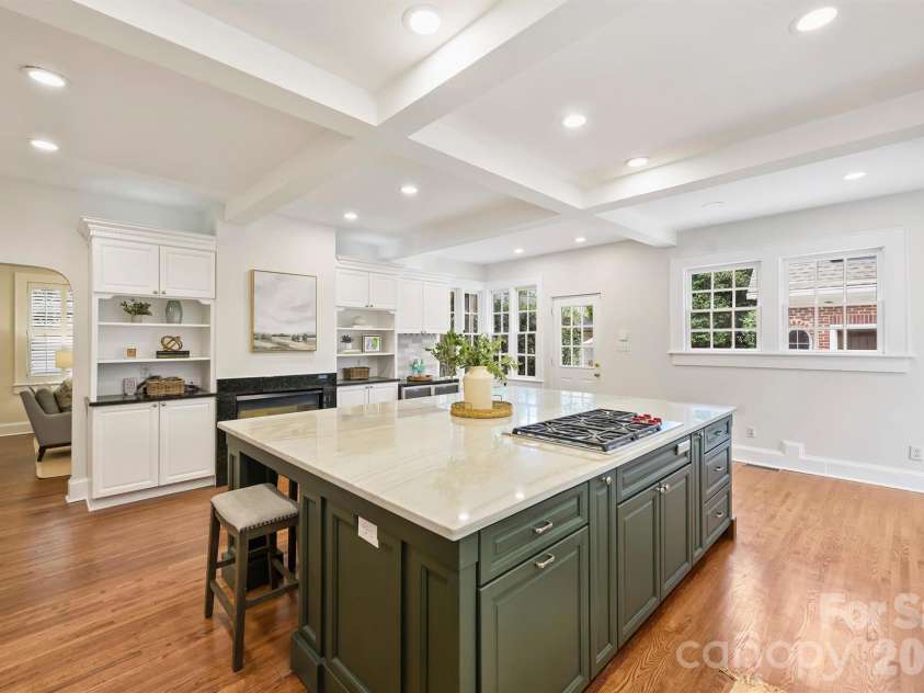 2126 Dilworth Road, Charlotte, NC 28203.  MLS# CAR4392401, YatesRealty ID 1789. 