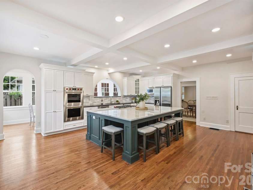 2126 Dilworth Road, Charlotte, NC 28203.  MLS# CAR4392401, YatesRealty ID 1789. 