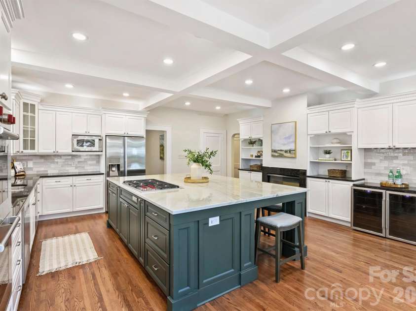 2126 Dilworth Road, Charlotte, NC 28203.  MLS# CAR4392401, YatesRealty ID 1789. 