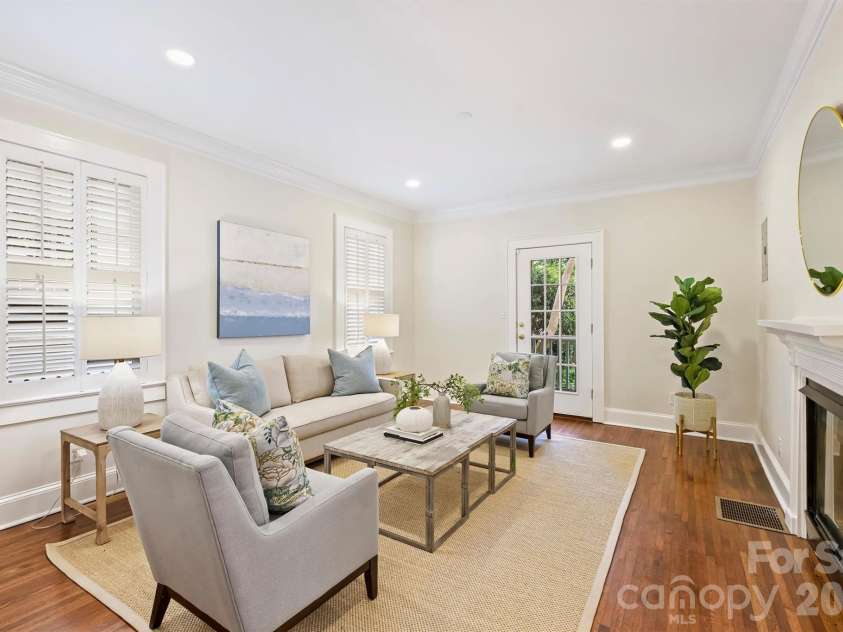 2126 Dilworth Road, Charlotte, NC 28203.  MLS# CAR4392401, YatesRealty ID 1789. 