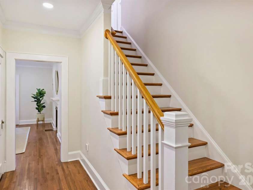 2126 Dilworth Road, Charlotte, NC 28203.  MLS# CAR4392401, YatesRealty ID 1789. 