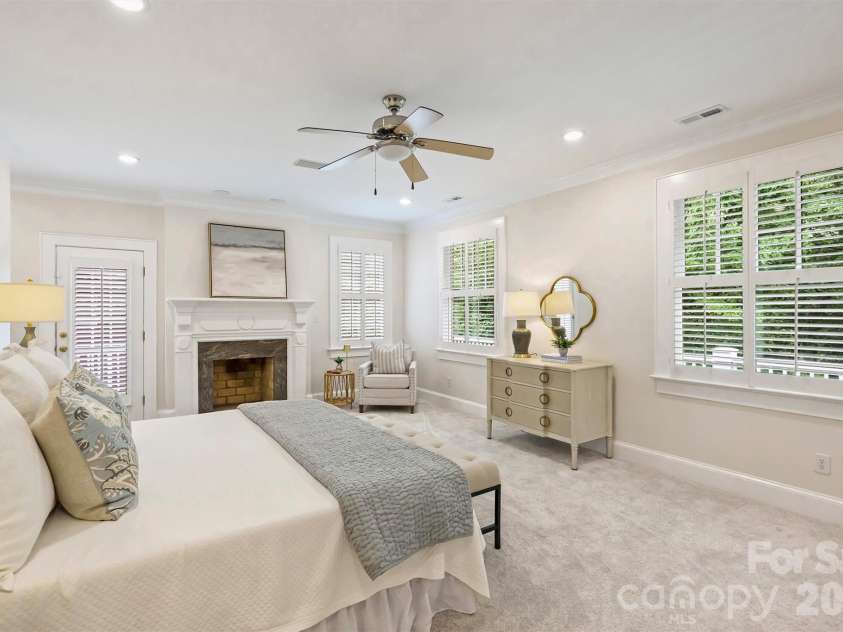 2126 Dilworth Road, Charlotte, NC 28203.  MLS# CAR4392401, YatesRealty ID 1789. 