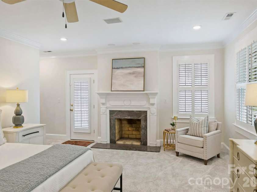 2126 Dilworth Road, Charlotte, NC 28203.  MLS# CAR4392401, YatesRealty ID 1789. 