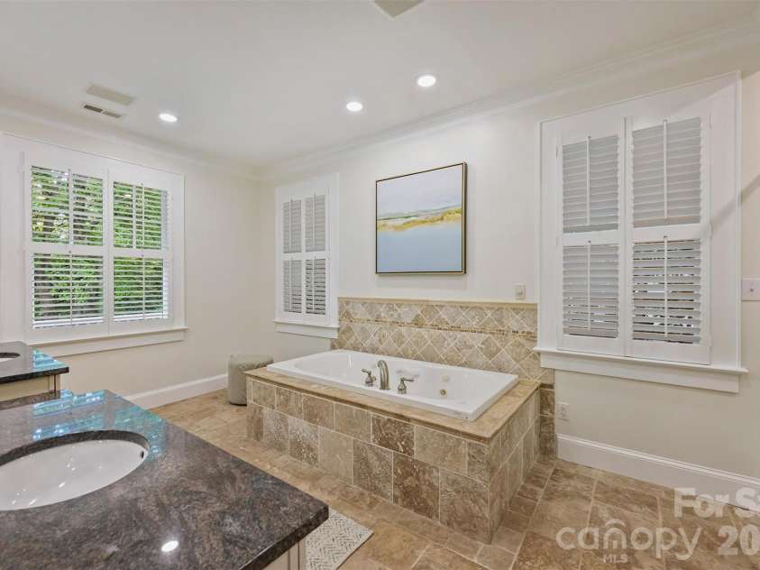 2126 Dilworth Road, Charlotte, NC 28203.  MLS# CAR4392401, YatesRealty ID 1789. 