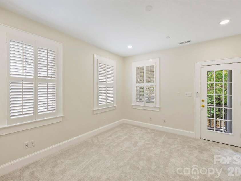 2126 Dilworth Road, Charlotte, NC 28203.  MLS# CAR4392401, YatesRealty ID 1789. 