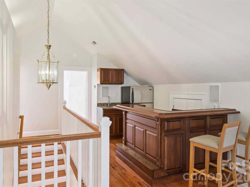 2126 Dilworth Road, Charlotte, NC 28203.  MLS# CAR4392401, YatesRealty ID 1789. 