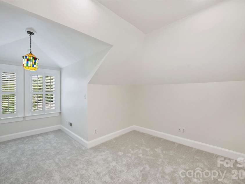 2126 Dilworth Road, Charlotte, NC 28203.  MLS# CAR4392401, YatesRealty ID 1789. 