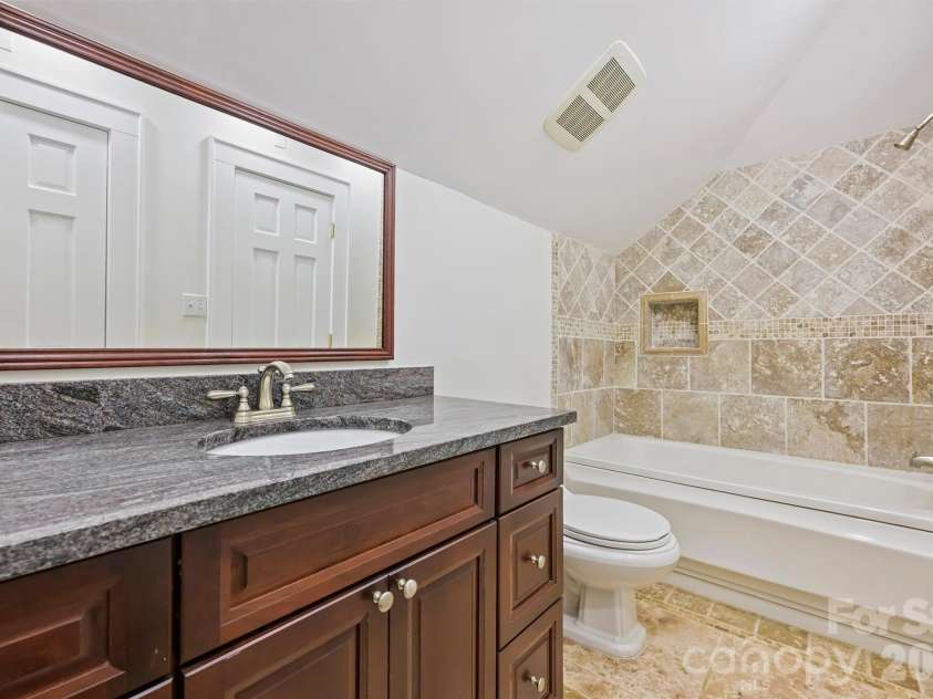2126 Dilworth Road, Charlotte, NC 28203.  MLS# CAR4392401, YatesRealty ID 1789. 