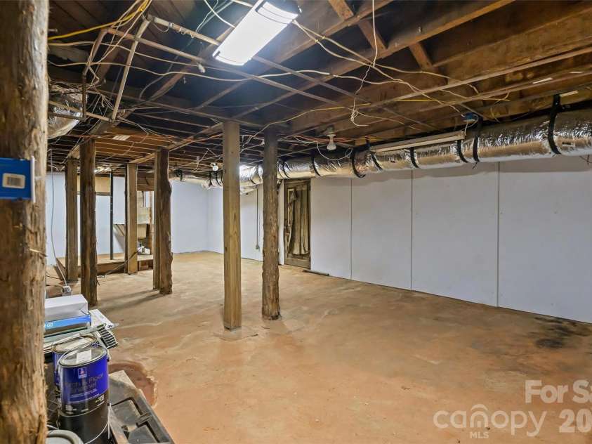 2126 Dilworth Road, Charlotte, NC 28203.  MLS# CAR4392401, YatesRealty ID 1789. 