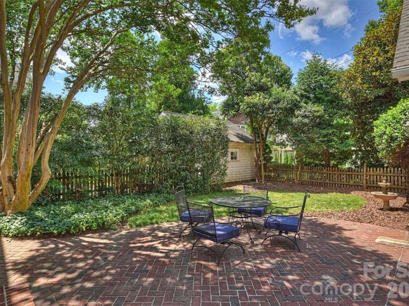 2126 Dilworth Road, Charlotte, NC 28203.  MLS# CAR4392401, YatesRealty ID 1789. 