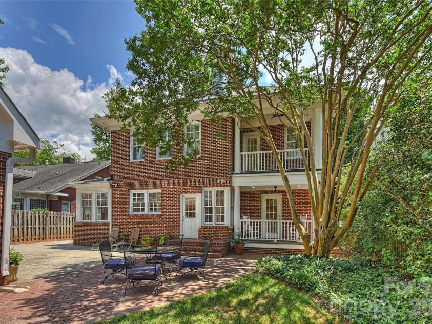2126 Dilworth Road, Charlotte, NC 28203.  MLS# CAR4392401, YatesRealty ID 1789. 