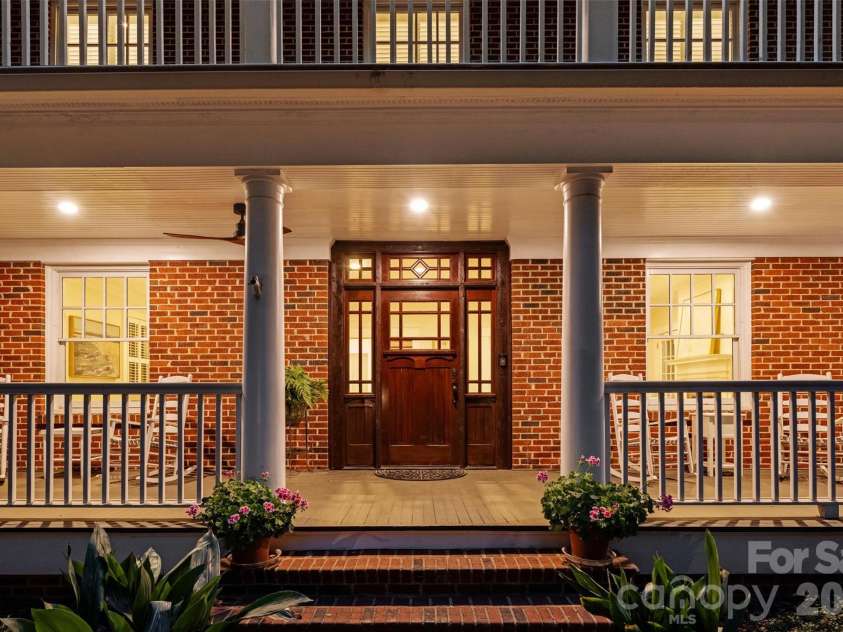 2126 Dilworth Road, Charlotte, NC 28203.  MLS# CAR4392401, YatesRealty ID 1789. 