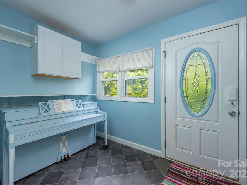 25 Glenview Place, Arden, NC 28704.  MLS# CAR4179470, YatesRealty ID 1789. 