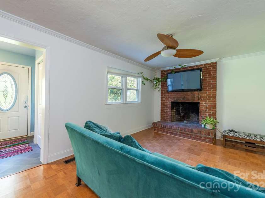 25 Glenview Place, Arden, NC 28704.  MLS# CAR4179470, YatesRealty ID 1789. 