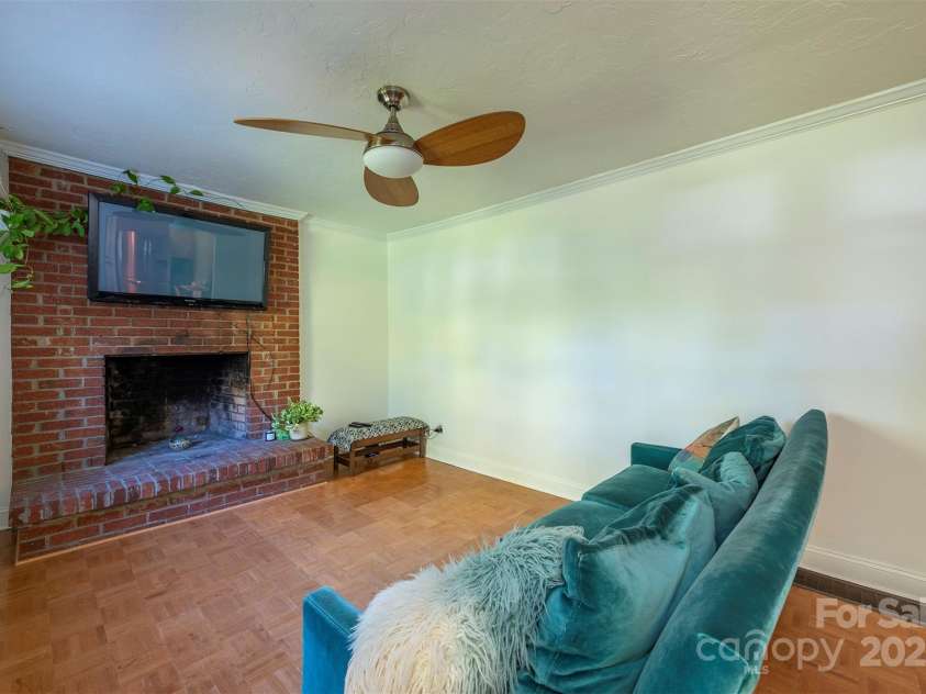 25 Glenview Place, Arden, NC 28704.  MLS# CAR4179470, YatesRealty ID 1789. 