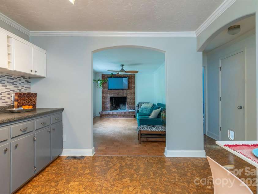 25 Glenview Place, Arden, NC 28704.  MLS# CAR4179470, YatesRealty ID 1789. 