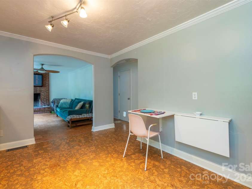 25 Glenview Place, Arden, NC 28704.  MLS# CAR4179470, YatesRealty ID 1789. 
