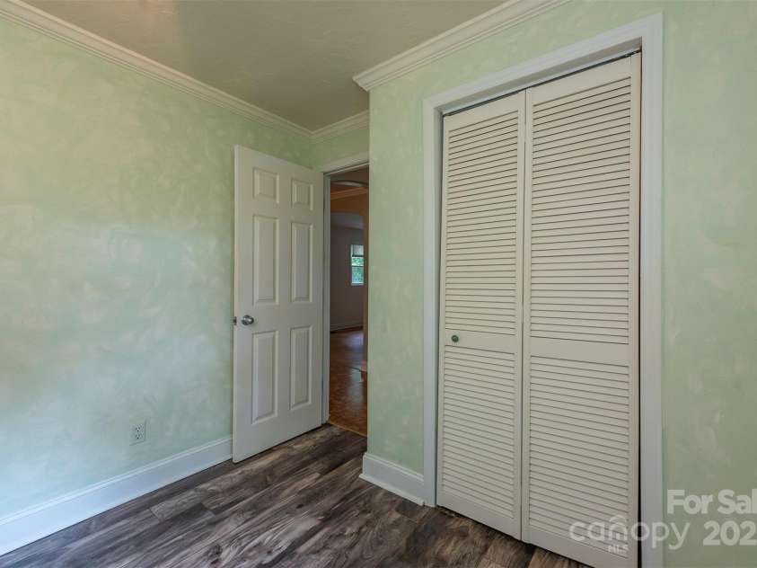 25 Glenview Place, Arden, NC 28704.  MLS# CAR4179470, YatesRealty ID 1789. 