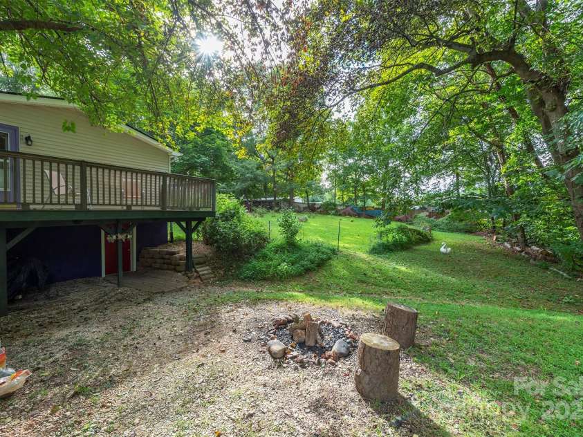 25 Glenview Place, Arden, NC 28704.  MLS# CAR4179470, YatesRealty ID 1789. 