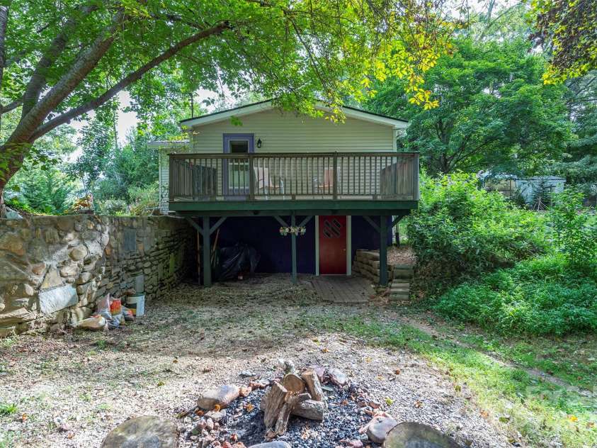 25 Glenview Place, Arden, NC 28704.  MLS# CAR4179470, YatesRealty ID 1789. 