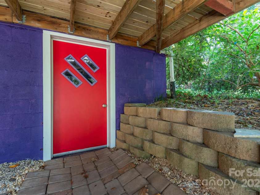 25 Glenview Place, Arden, NC 28704.  MLS# CAR4179470, YatesRealty ID 1789. 