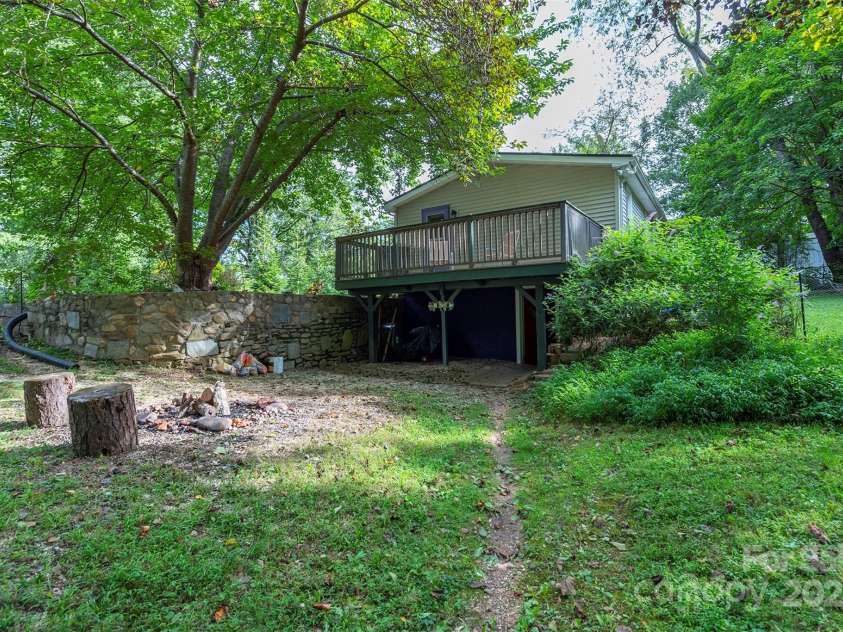 25 Glenview Place, Arden, NC 28704.  MLS# CAR4179470, YatesRealty ID 1789. 