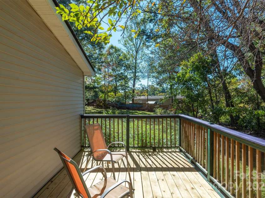 25 Glenview Place, Arden, NC 28704.  MLS# CAR4179470, YatesRealty ID 1789. 