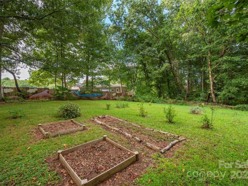 25 Glenview Place, Arden, NC 28704.  MLS# CAR4179470, YatesRealty ID 1789. 