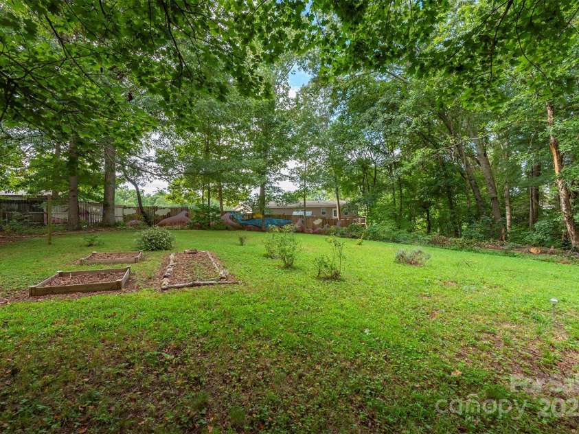 25 Glenview Place, Arden, NC 28704.  MLS# CAR4179470, YatesRealty ID 1789. 