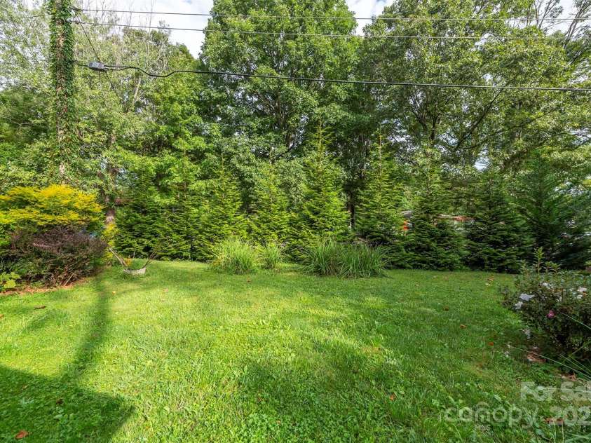 25 Glenview Place, Arden, NC 28704.  MLS# CAR4179470, YatesRealty ID 1789. 