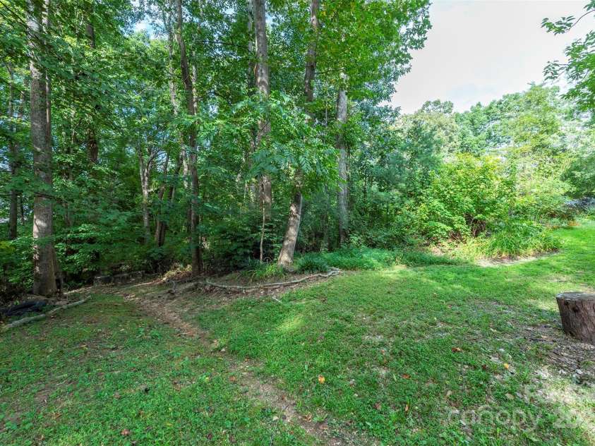 25 Glenview Place, Arden, NC 28704.  MLS# CAR4179470, YatesRealty ID 1789. 
