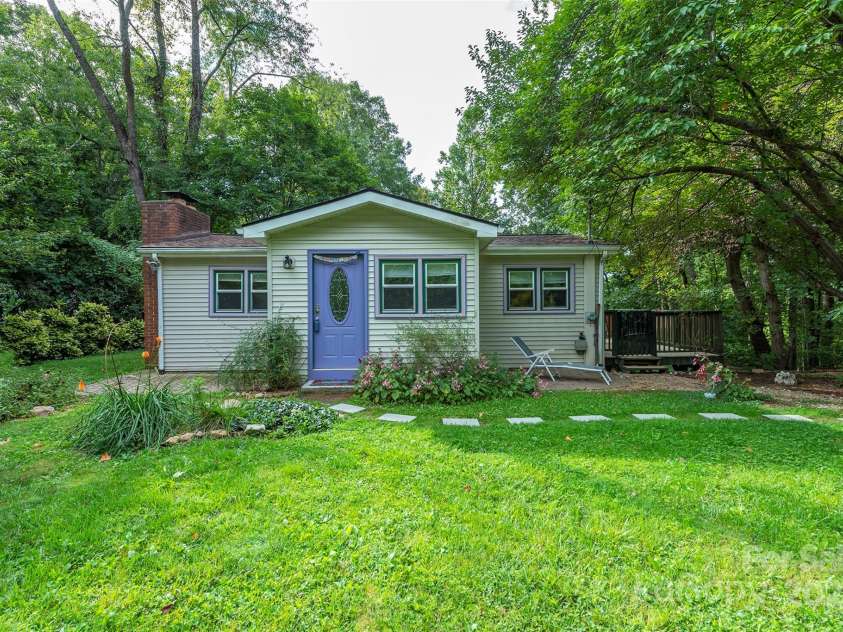 25 Glenview Place, Arden, NC 28704.  MLS# CAR4179470, YatesRealty ID 1789. 