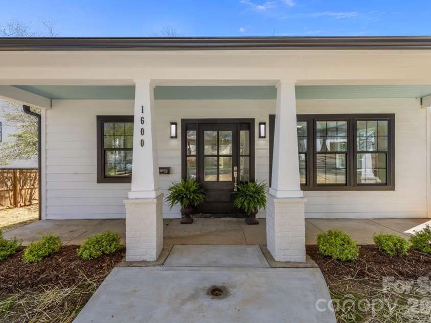 1600 Julia Maulden Place, Charlotte, NC 28206.  MLS# CAR4358790, YatesRealty ID 17890. 
