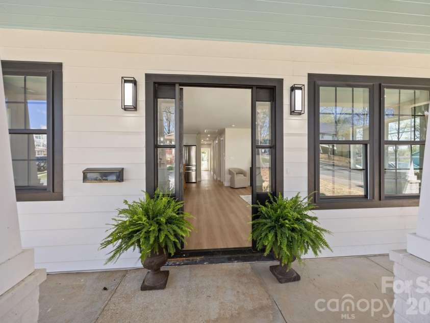 1600 Julia Maulden Place, Charlotte, NC 28206.  MLS# CAR4358790, YatesRealty ID 17890. 