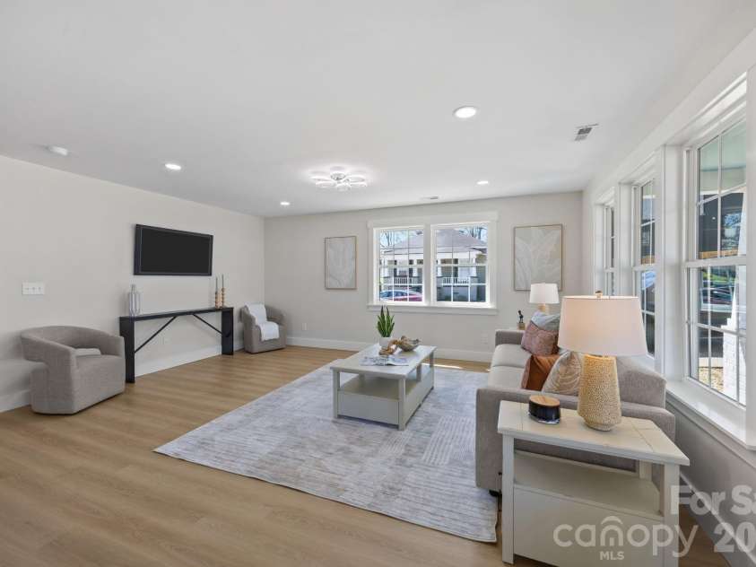 1600 Julia Maulden Place, Charlotte, NC 28206.  MLS# CAR4358790, YatesRealty ID 17890. 