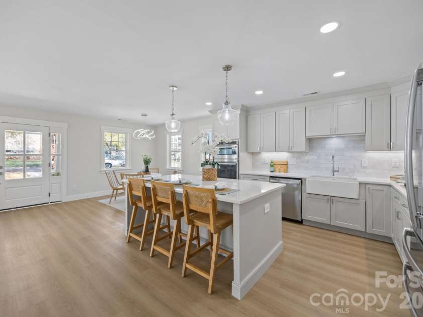 1600 Julia Maulden Place, Charlotte, NC 28206.  MLS# CAR4358790, YatesRealty ID 17890. 